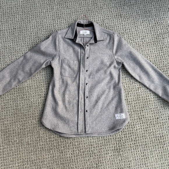 Anian Women's Modern Melton Wool Shirt — light grey, size Small - Picture 4 of 4